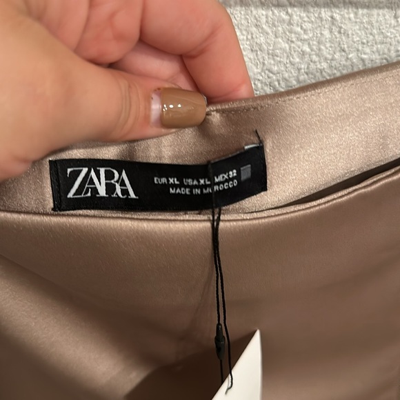 New Zara -LINE SILHOUETTE SATIN EFFECT SKIRT - Picture 3 of 8